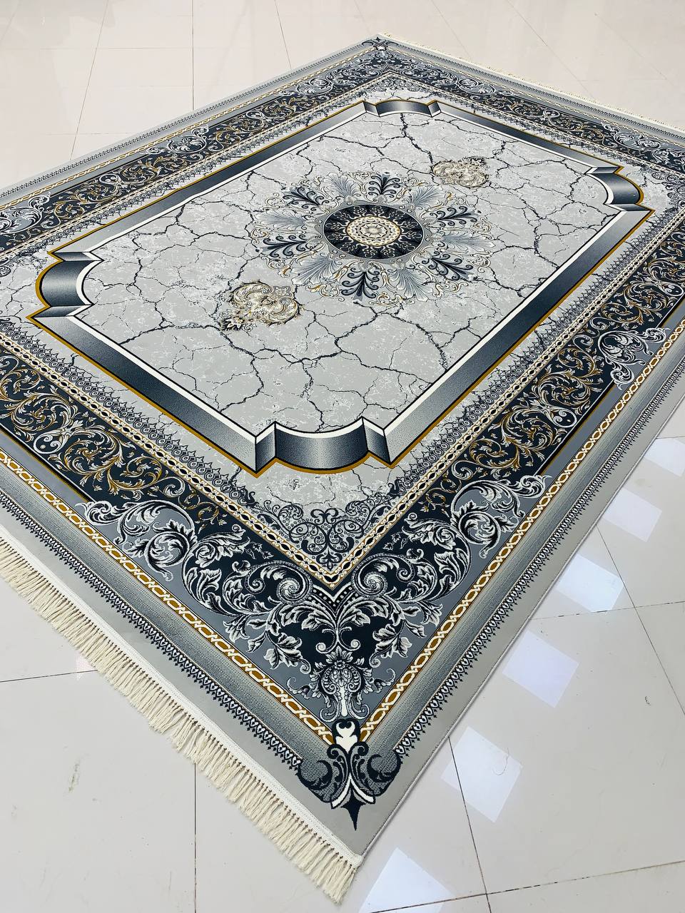 فرش موج سیلور ۷۰۰ شانه؛ هماهنگی بی‌نقص رنگ و طراحی